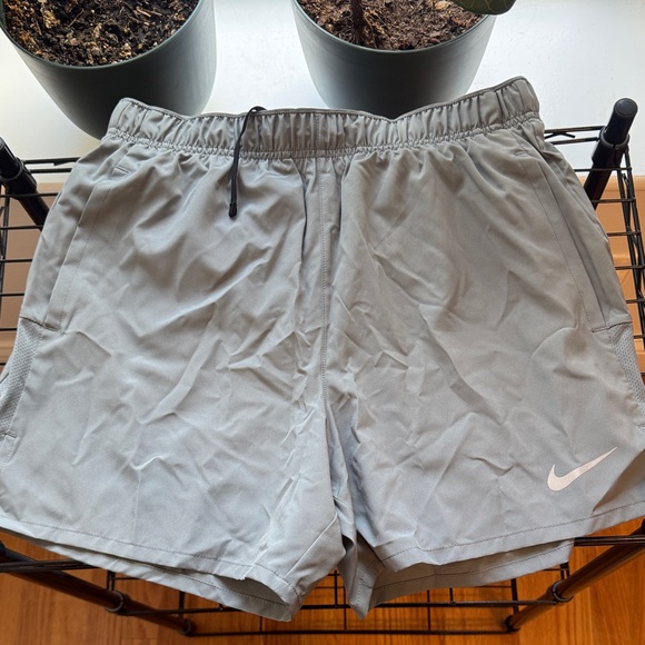 Nike Light Gray Sports Shorts dri fit - Picture 2 of 3